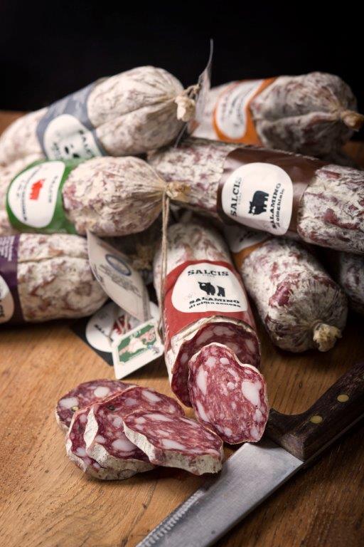 Addetto al lavoro nella stagionatura dei salumi